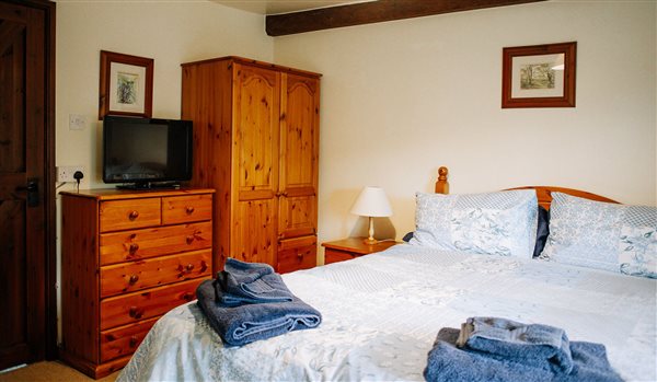 SPINDLE COTTAGE ENSUITE BEDROOM WITH WET ROOM